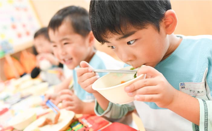 作りたてのあたたかい給食