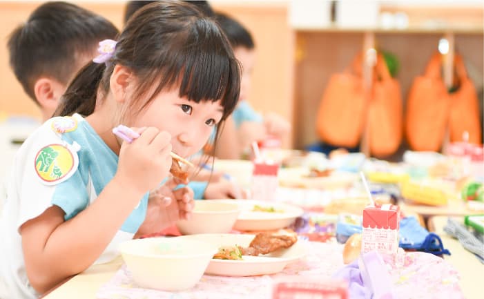 作りたてのあたたかい給食