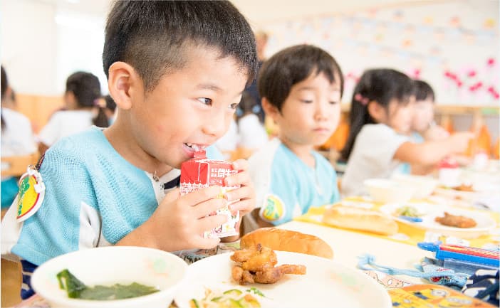 作りたてのあたたかい給食